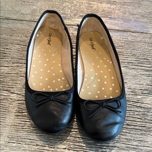 Cat & Jack Black Ballet Flats with Bow Detail size 2 some minor wear